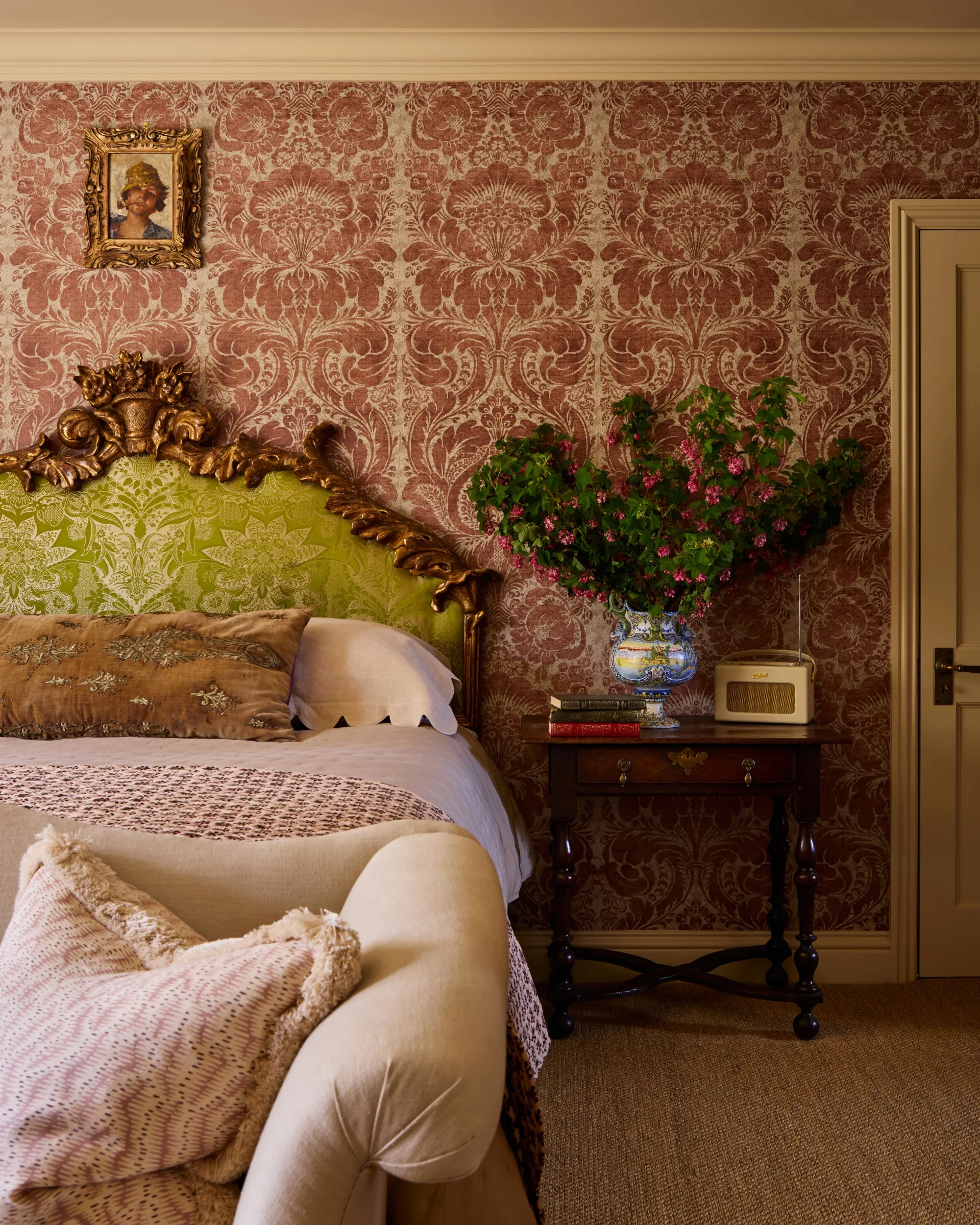 Lisa Burdus home colour and decorating handbook bedroom