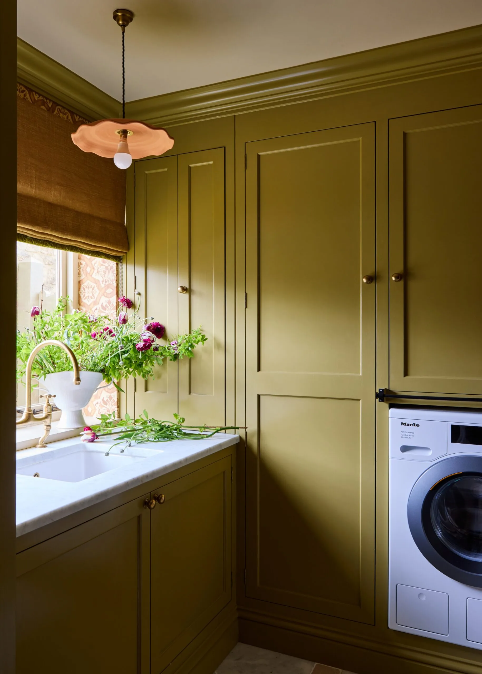 Lisa Burdus home colour and decorating handbook laundry