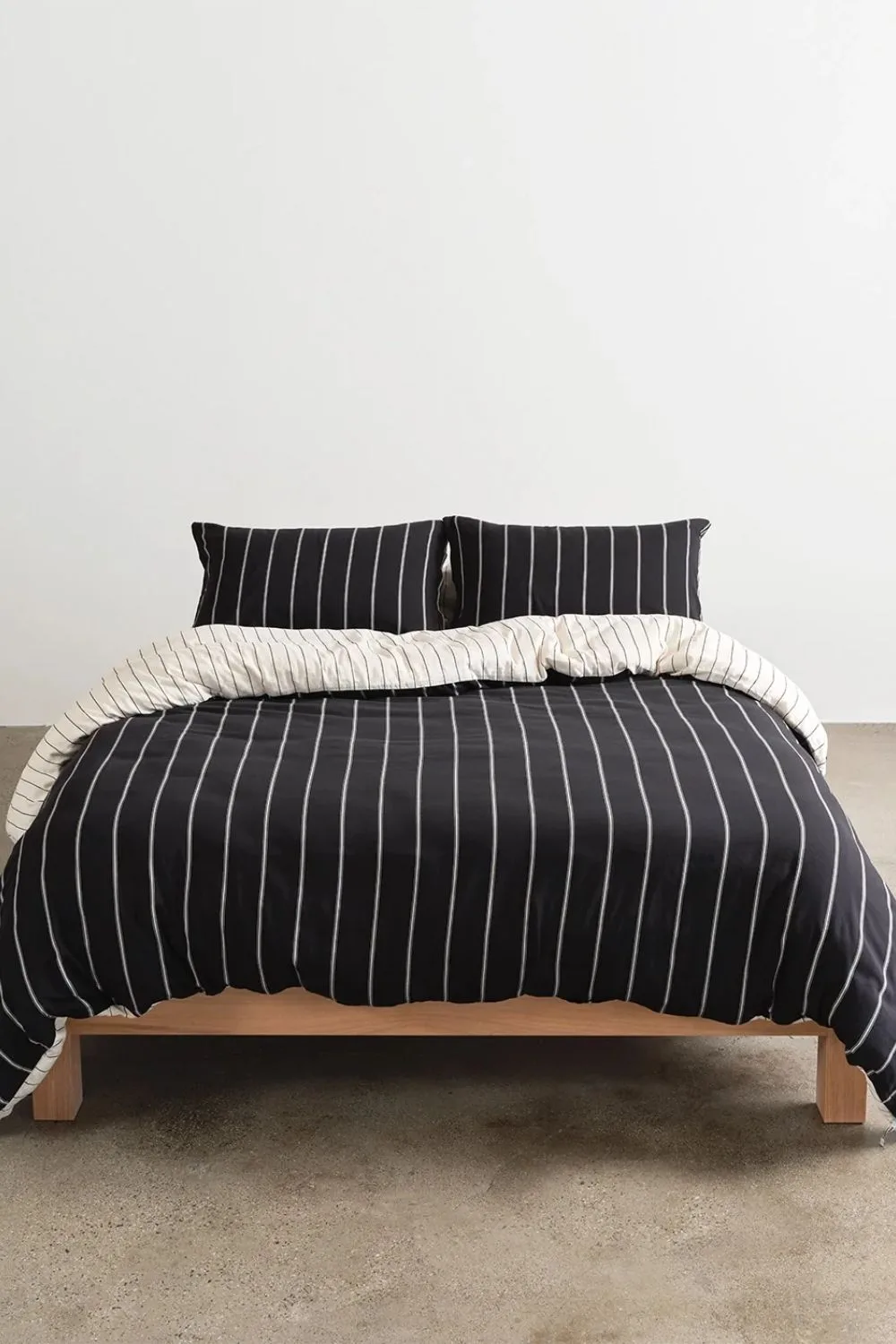 Hommey discount code guide: the cotton reversible quilt cover in Ink/Snow is a top pick for Home Beautiful Managing Editor Rebecca Hooton