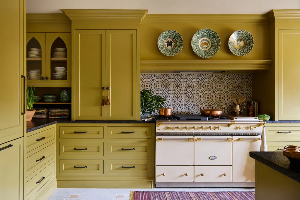 Lisa Burdus home colour and decorating handbook kitchen