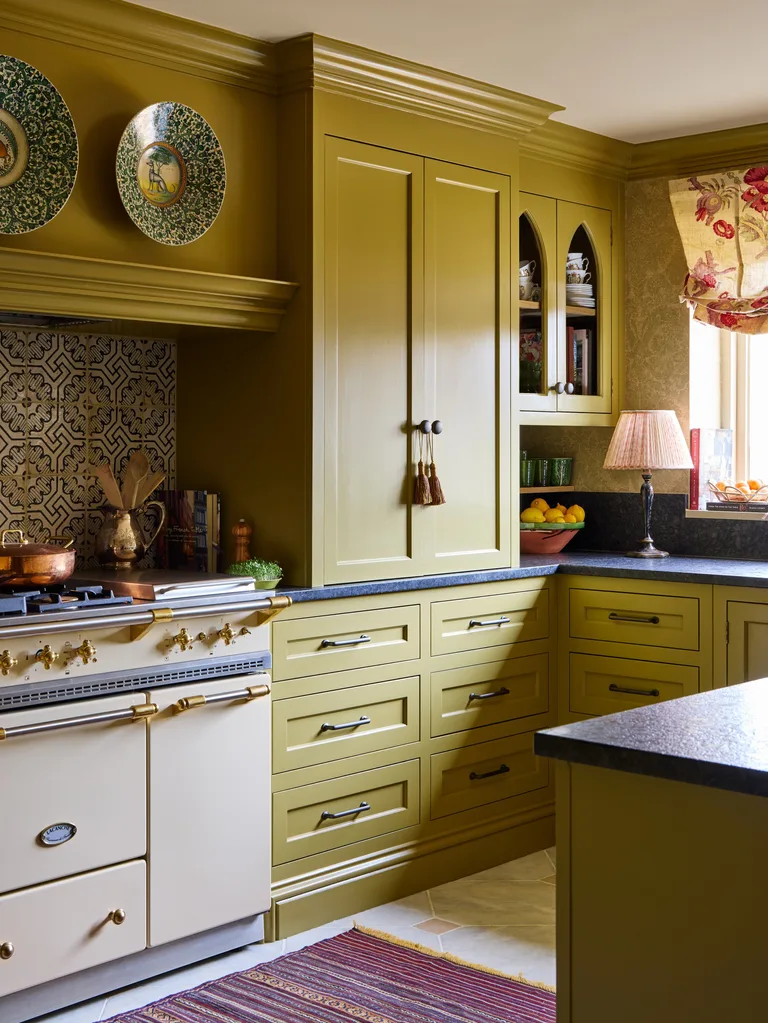 Lisa Burdus home colour and decorating handbook kitchen