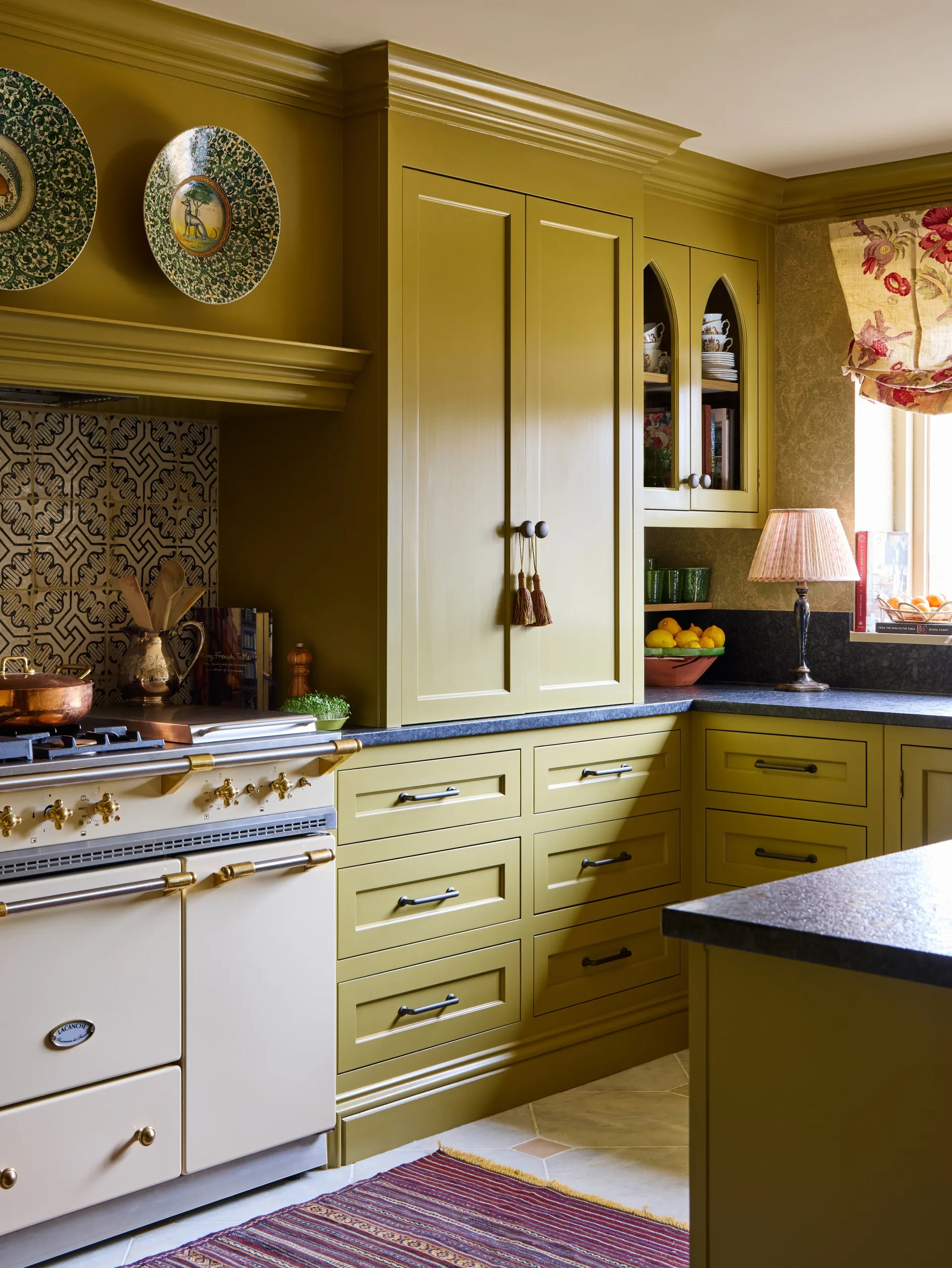Lisa Burdus home colour and decorating handbook kitchen