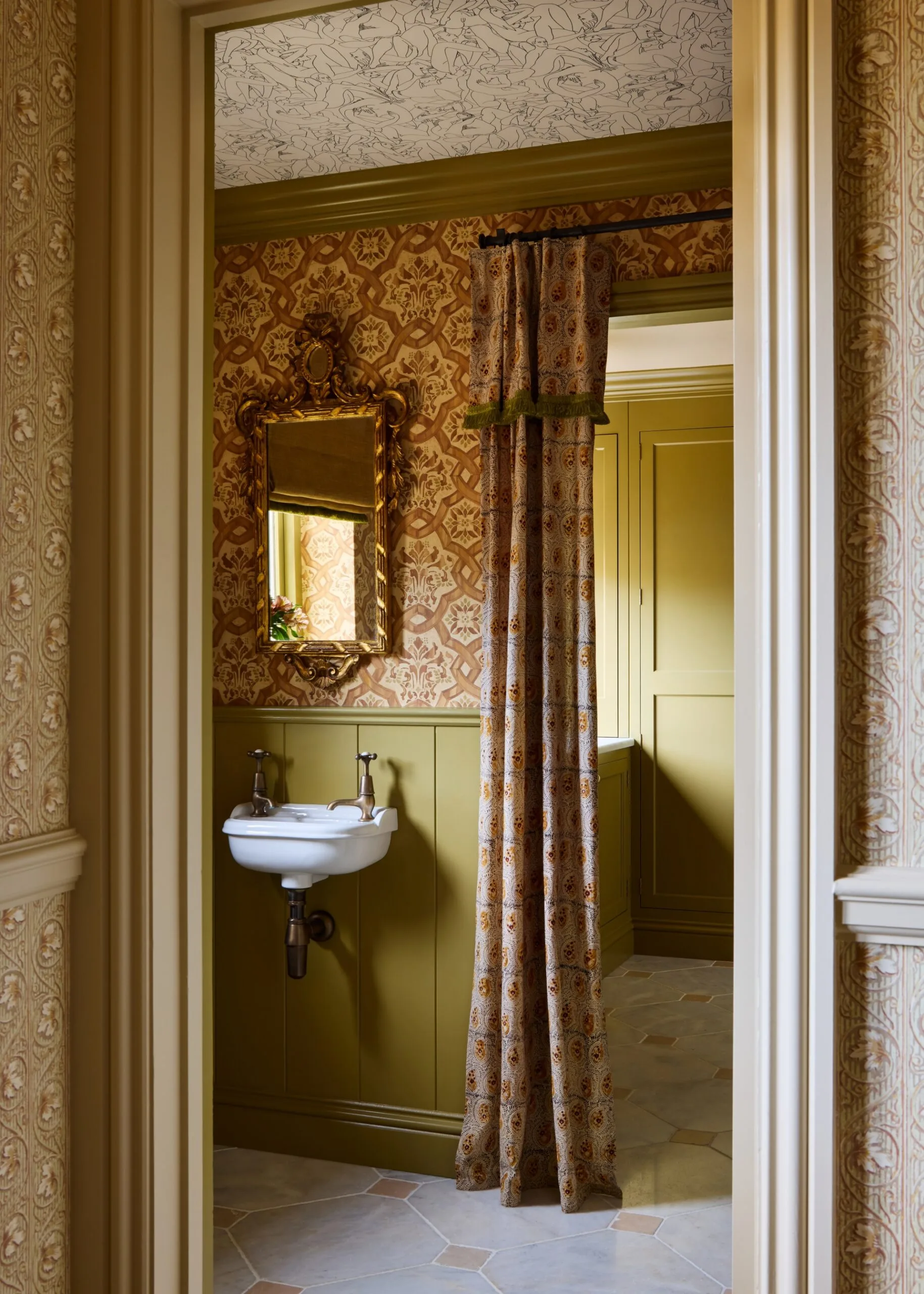 Lisa Burdus home colour and decorating handbook