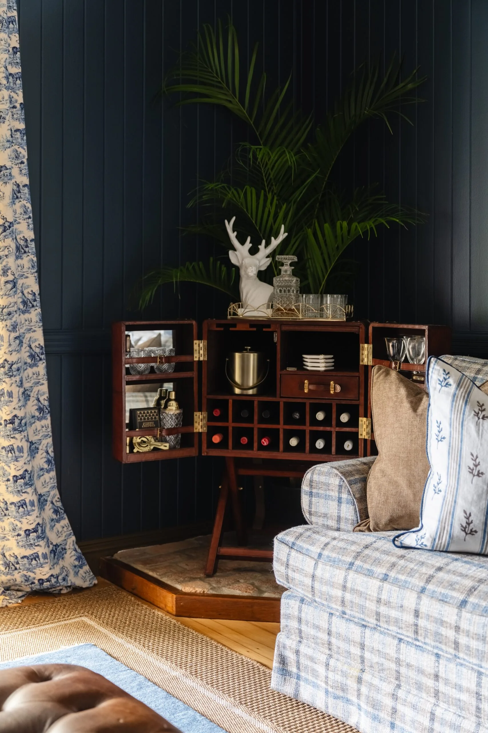 Rosewood Farm Queenslander living room details bar