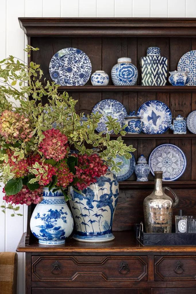 Rosewood Farm Queenslander decorative shelves