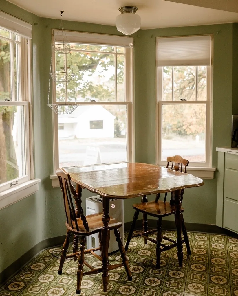 Twilight House Airbnb kitchen nook