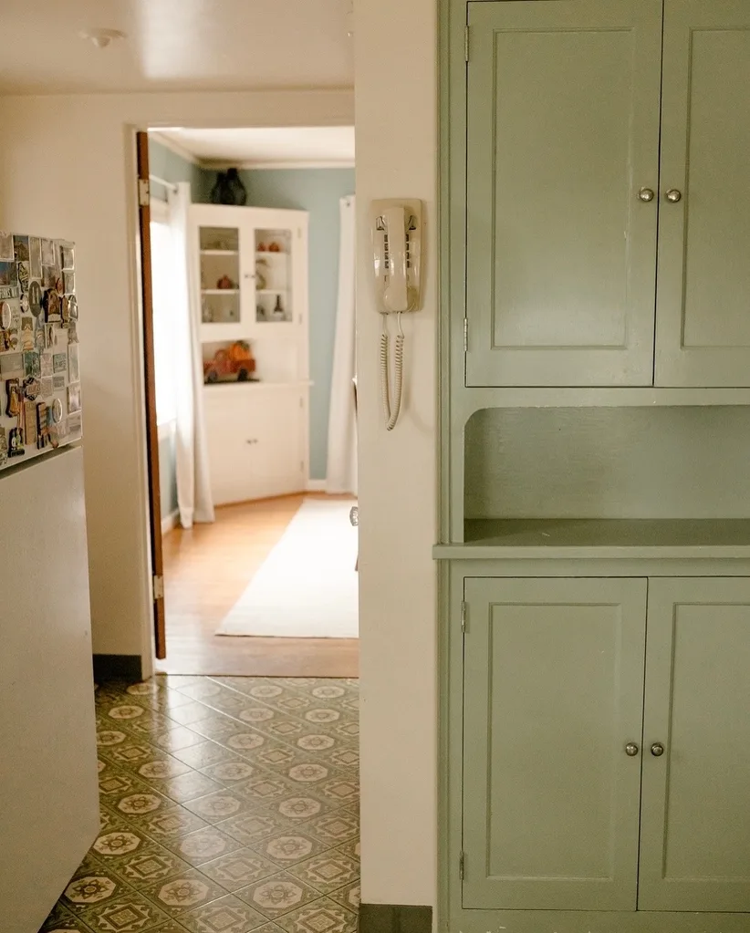 Twilight House Airbnb green ktichen linoleum floors