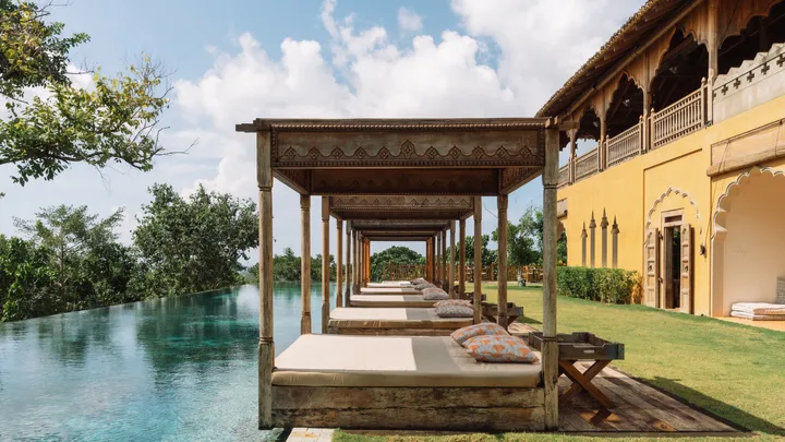 Shri Lanka Travel sun beds