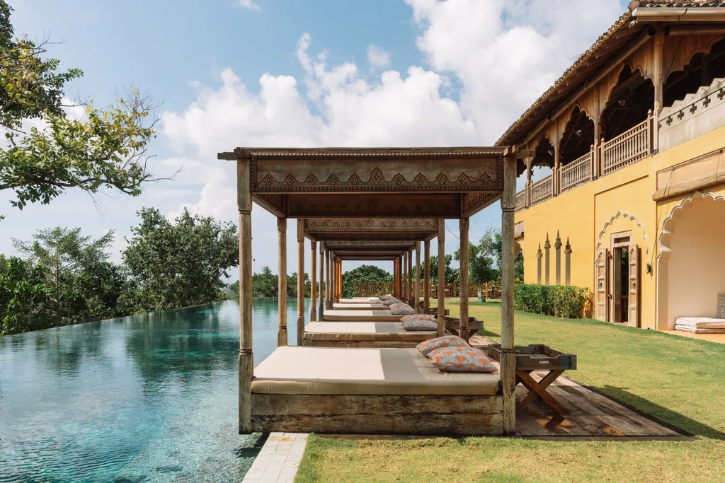 Shri Lanka Travel sun beds