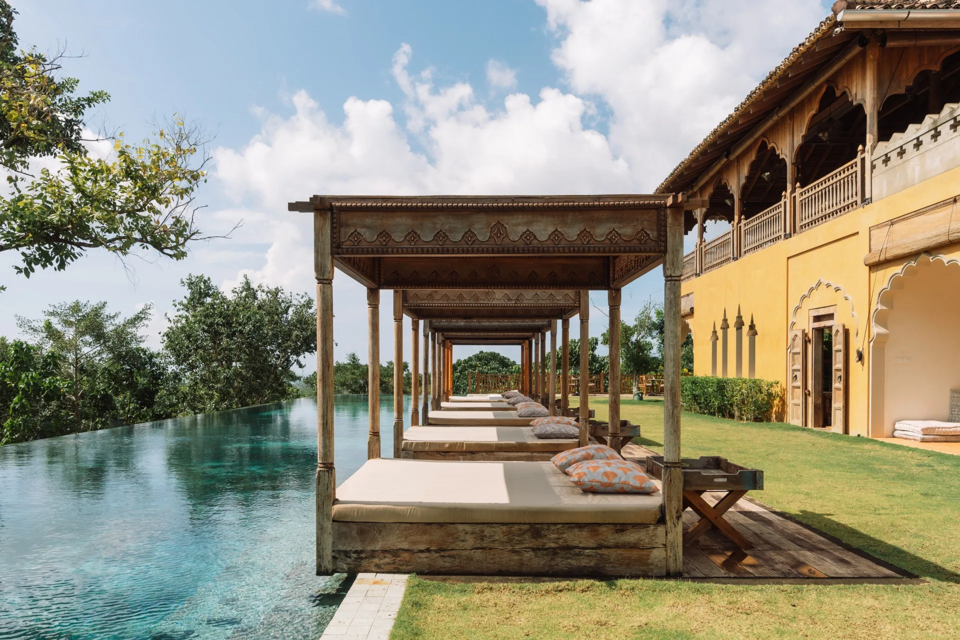 Shri Lanka Travel sun beds