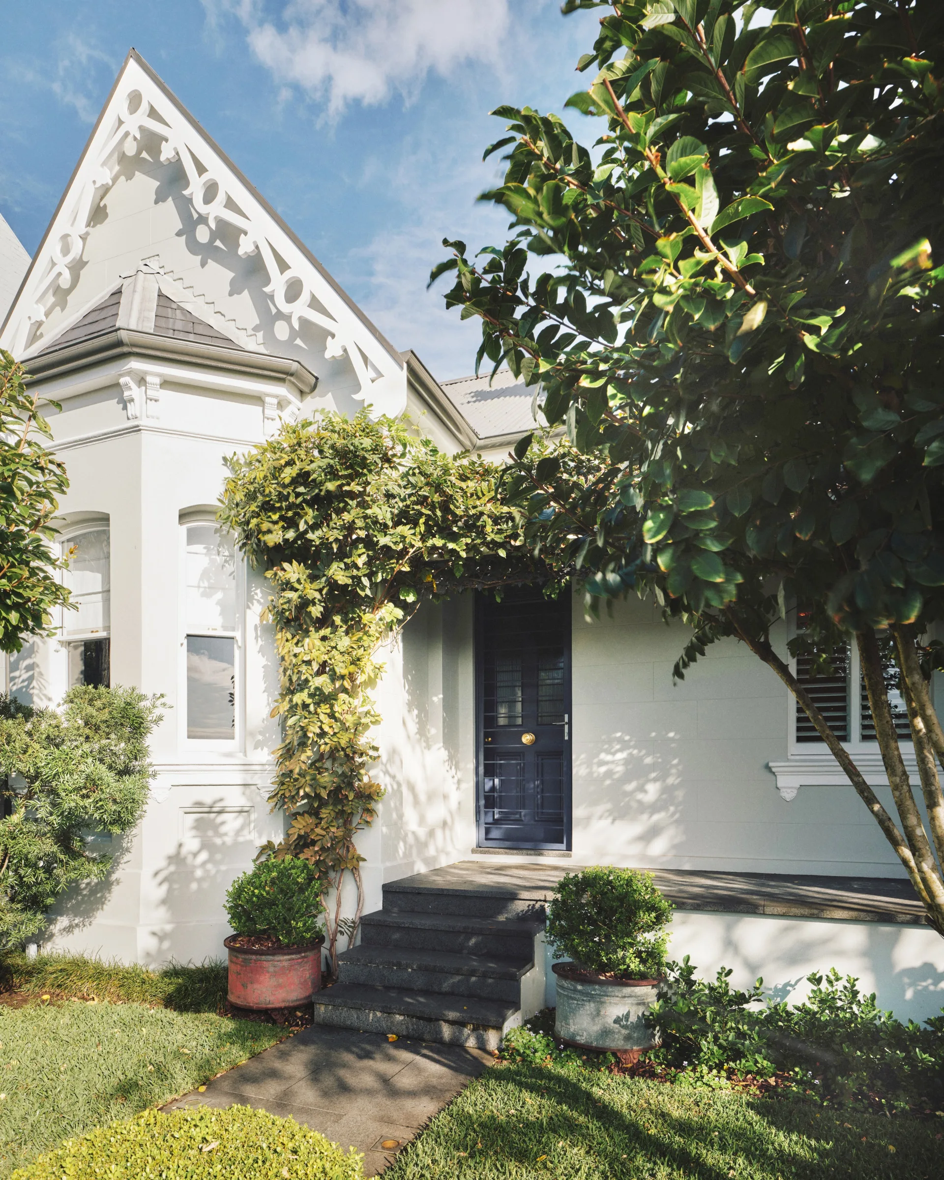 Modify Homes - 58 Cascade Street, Paddington modern facade of home white house