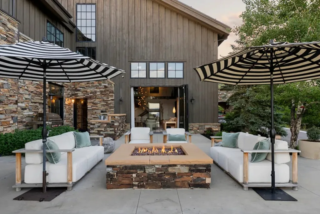 Katherine Heigl Utah property outdoor alfresco fire pitt
