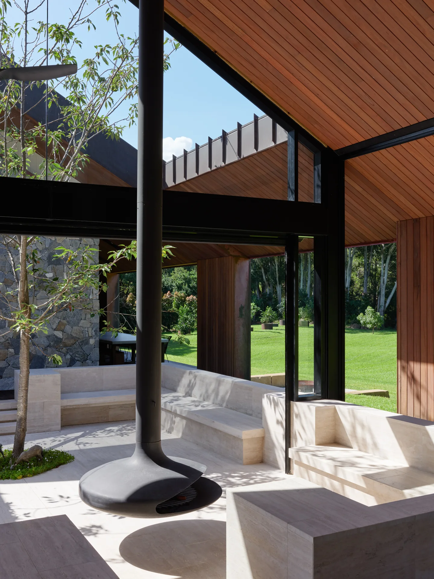 Margot Robbie home in Australia_Paul Uhlmann Architects alfresco