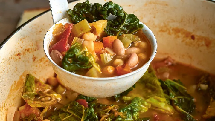 Classic minestrone soup recipe to cook all winter long