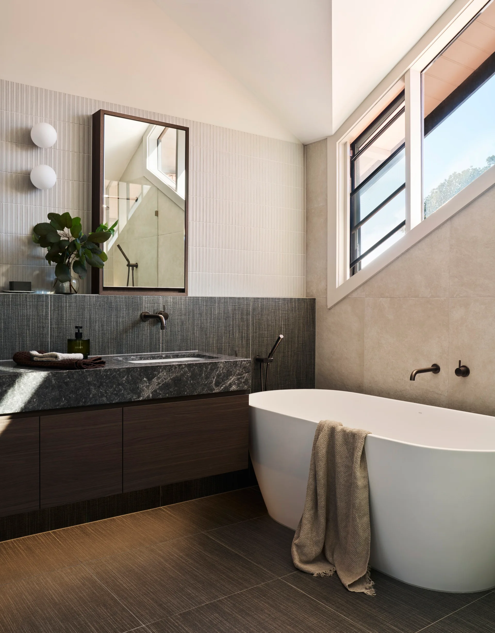 Melbourne heritage home Studio Jung bathroom