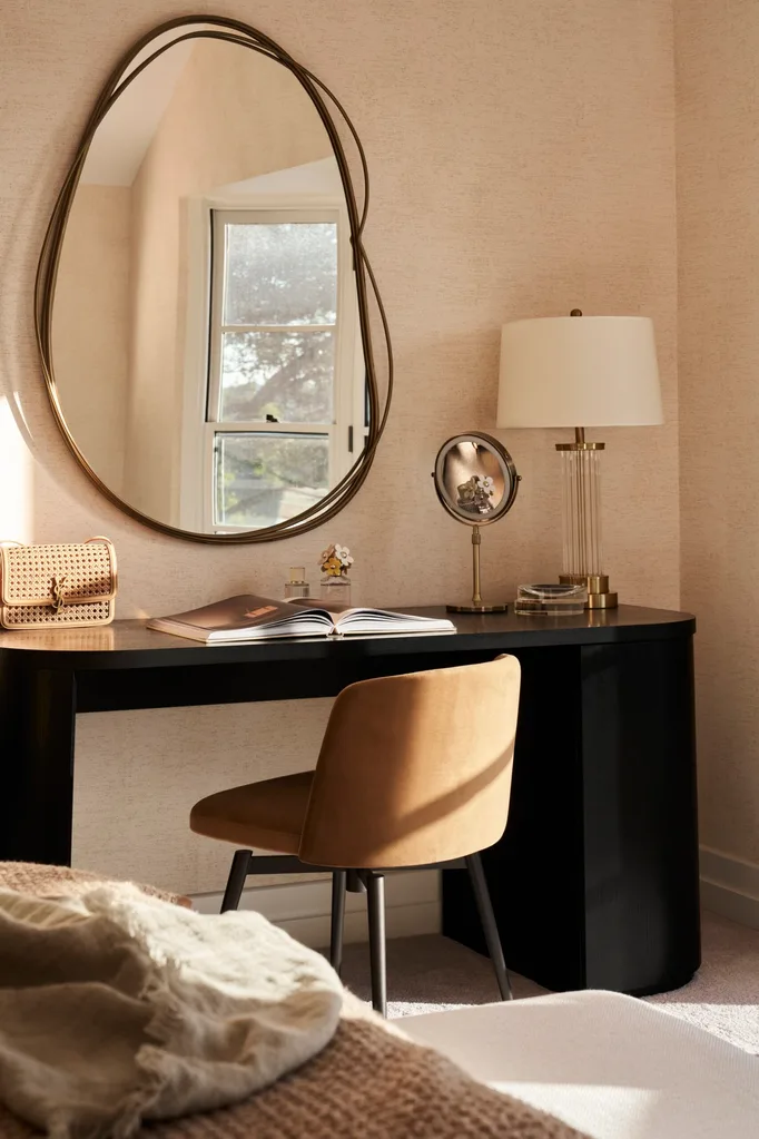 Melbourne heritage home Studio Jung bedroom desk