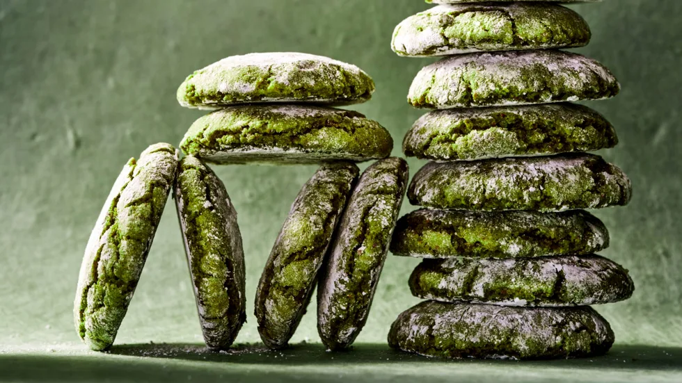 Pistachio amaretti biscuits