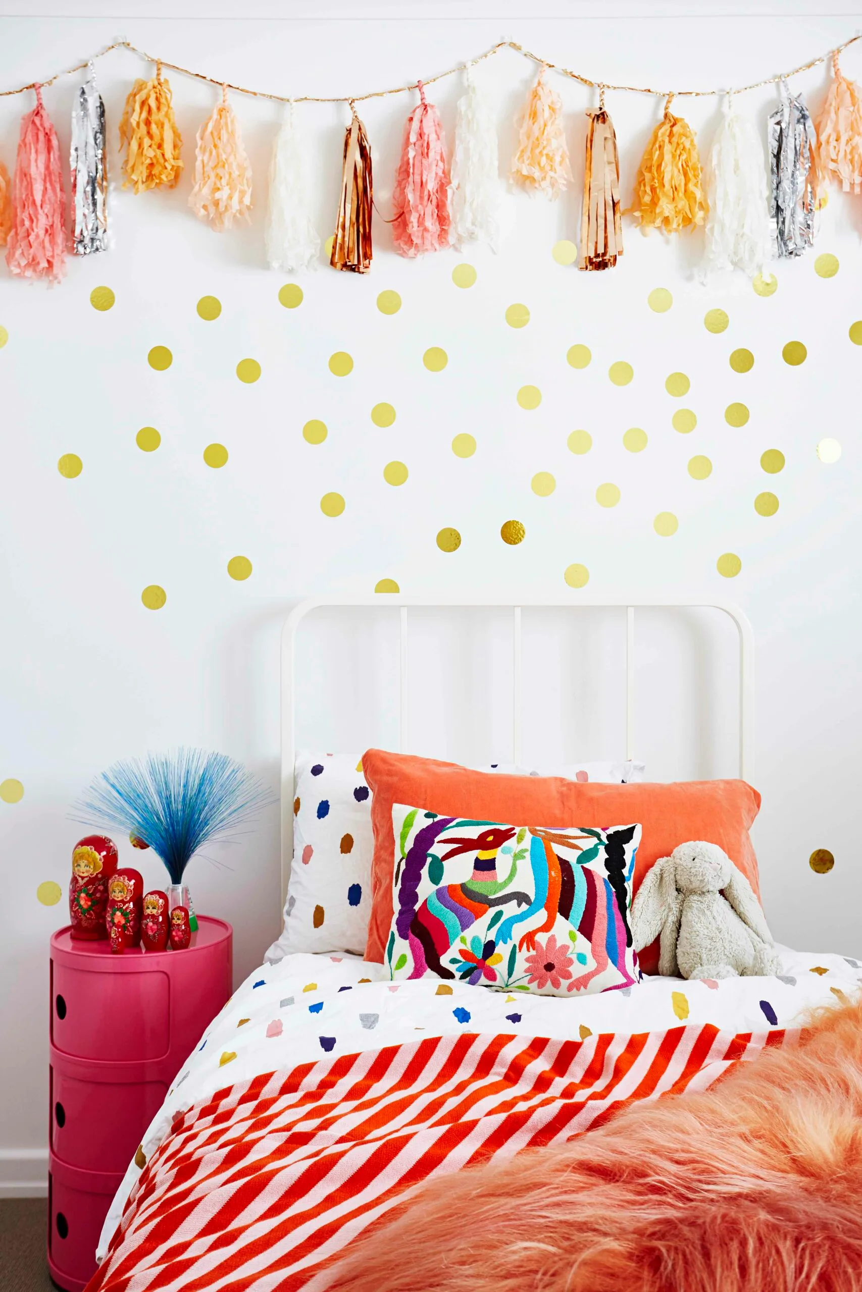 Colour and bling in kids' room garland