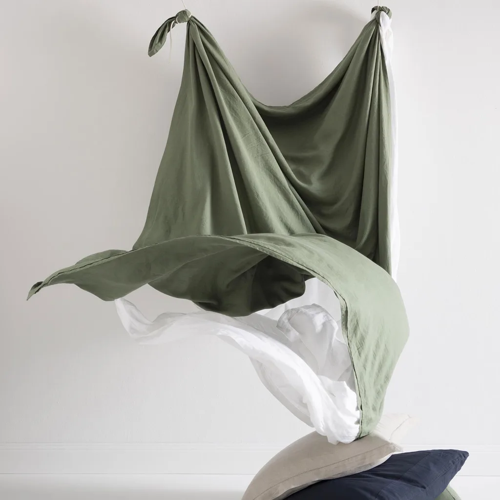 Bed linen in green and white