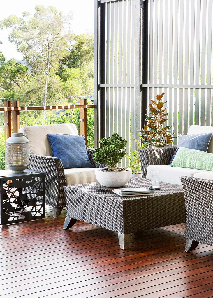 Deck with outdoor furniture