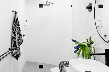 Bathroom renovation: A bright modern space