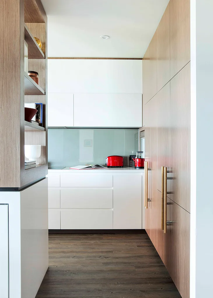 Integrated kitchen with oak veneer panelling