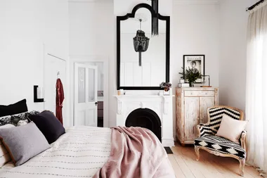 eclectic French country style bedroom decorating