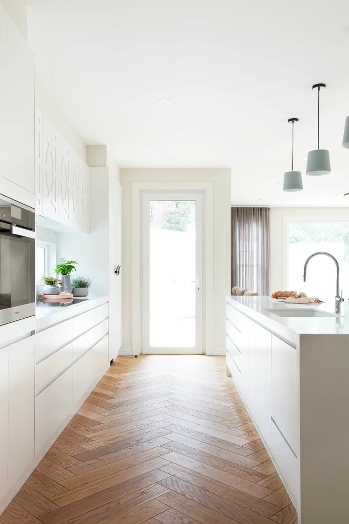 modern kitchen decoratin herringbone flooring
