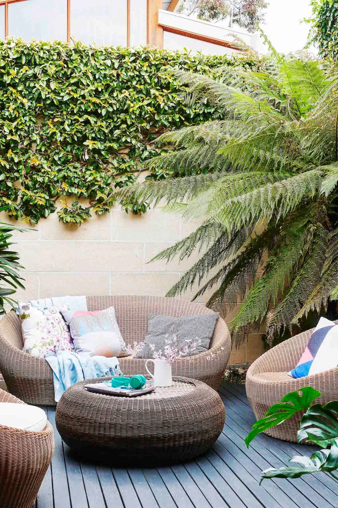 outdoor lounge