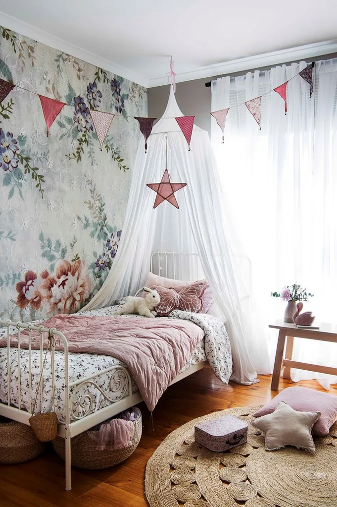 Girl's bedroom