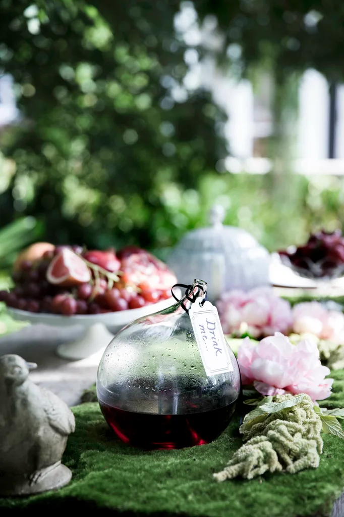 Outdoor table setting