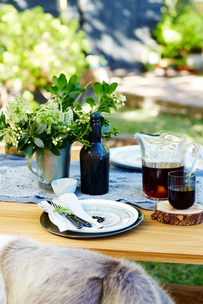 Outdoor table setting