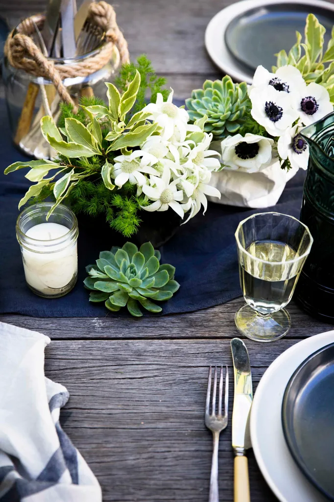 Outdoor table setting
