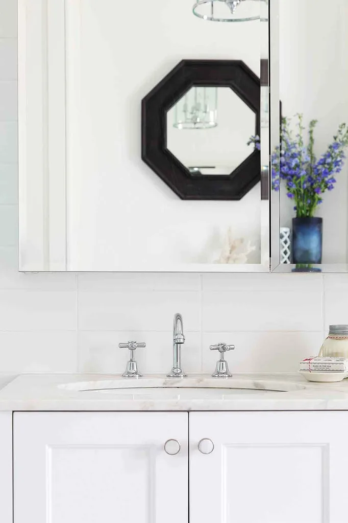 Classic Hamptons-style bathroom