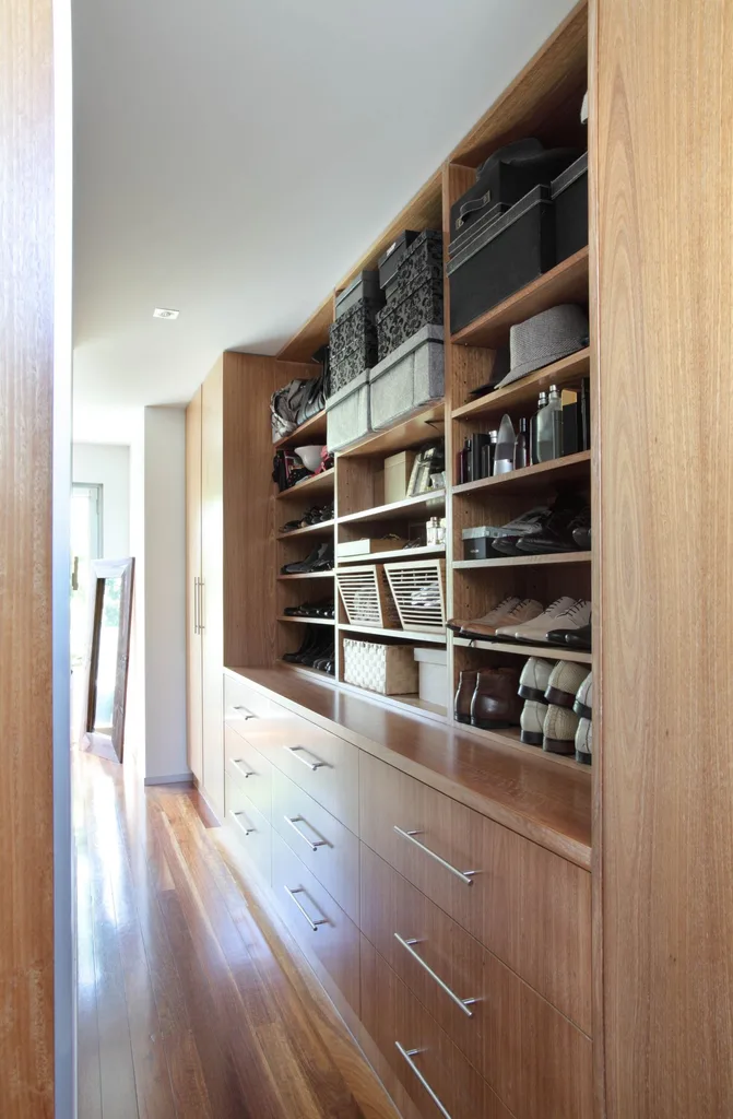 Walk-in wardrobe