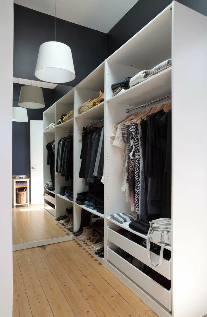 Walk-in wardrobe