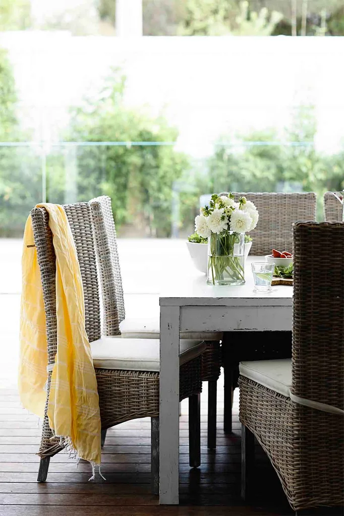 Outdoor dining setting