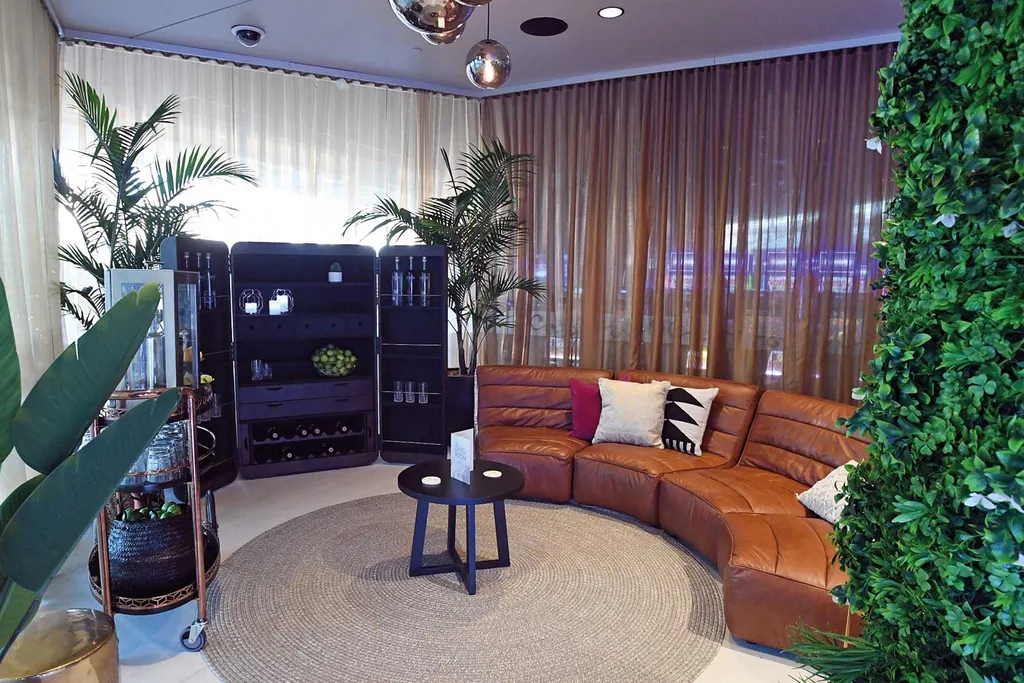 Jennifer Hawkins' new popup bar | Home Beautiful Magazine Australia