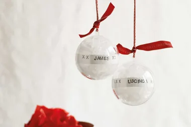 How to make pretty personalised Christmas baubles