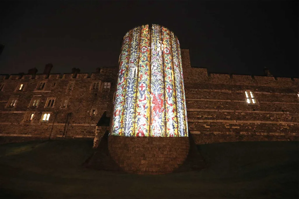 The Queen celebrates Christmas with golden decorations at Windsor Castle | Home Beautiful Magazine Australia