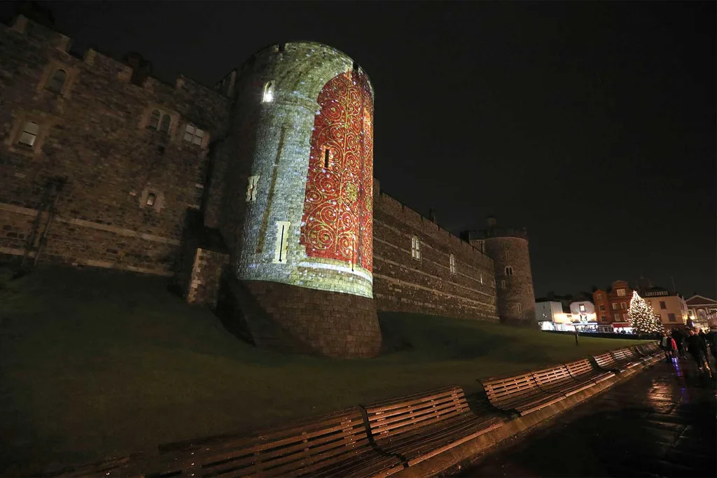 The Queen celebrates Christmas with golden decorations at Windsor Castle | Home Beautiful Magazine Australia