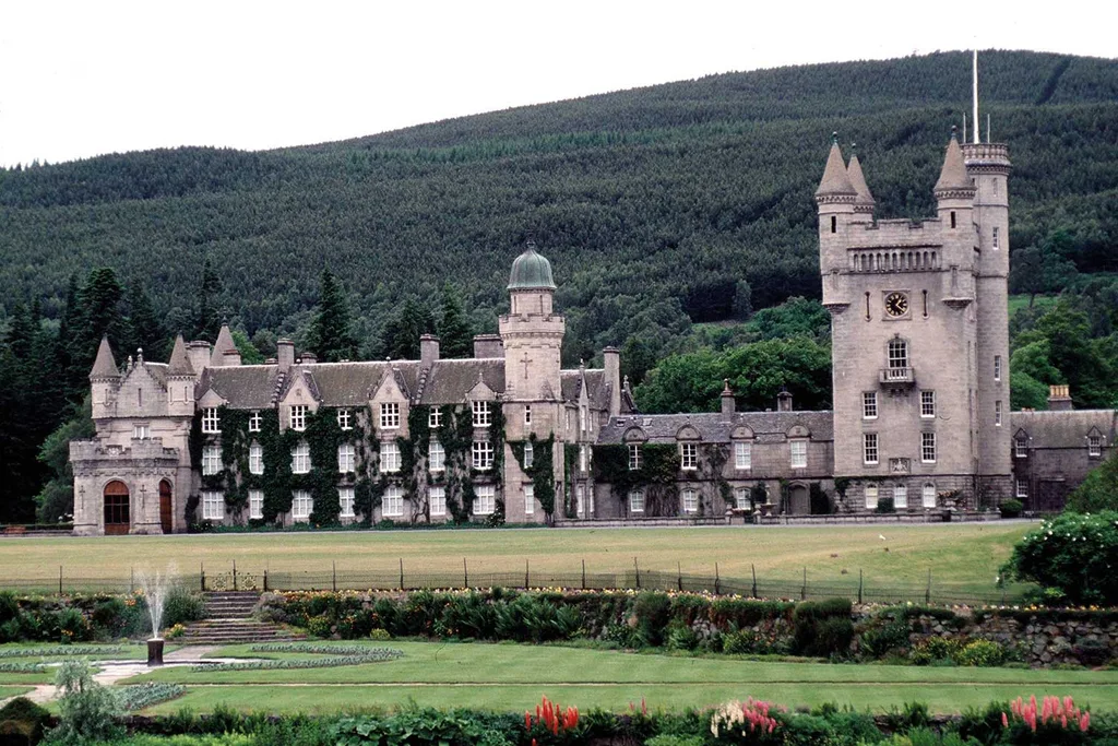 Everything you need to know about Queen Elizabeth’s royal residences | Home Beautiful Magazine Australia