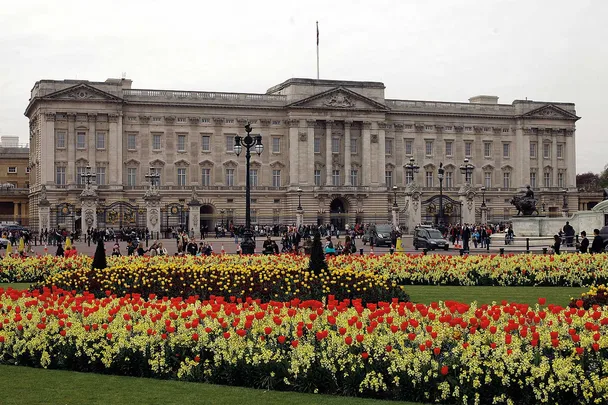 Everything you need to know about Queen Elizabeth’s royal residences | Home Beautiful Magazine Australia