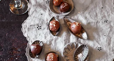 Almond brittle truffles