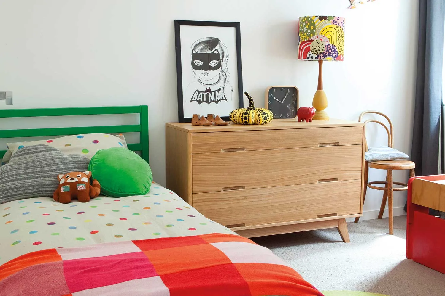 Low cost kids room makeover