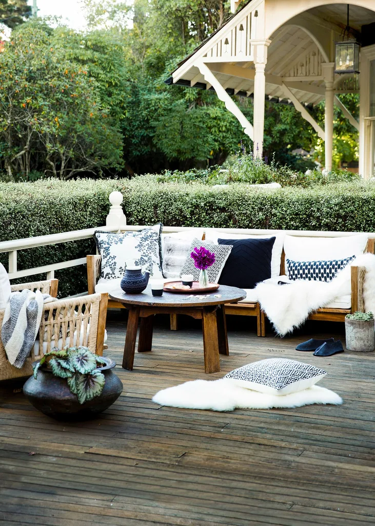 outdoor decorating