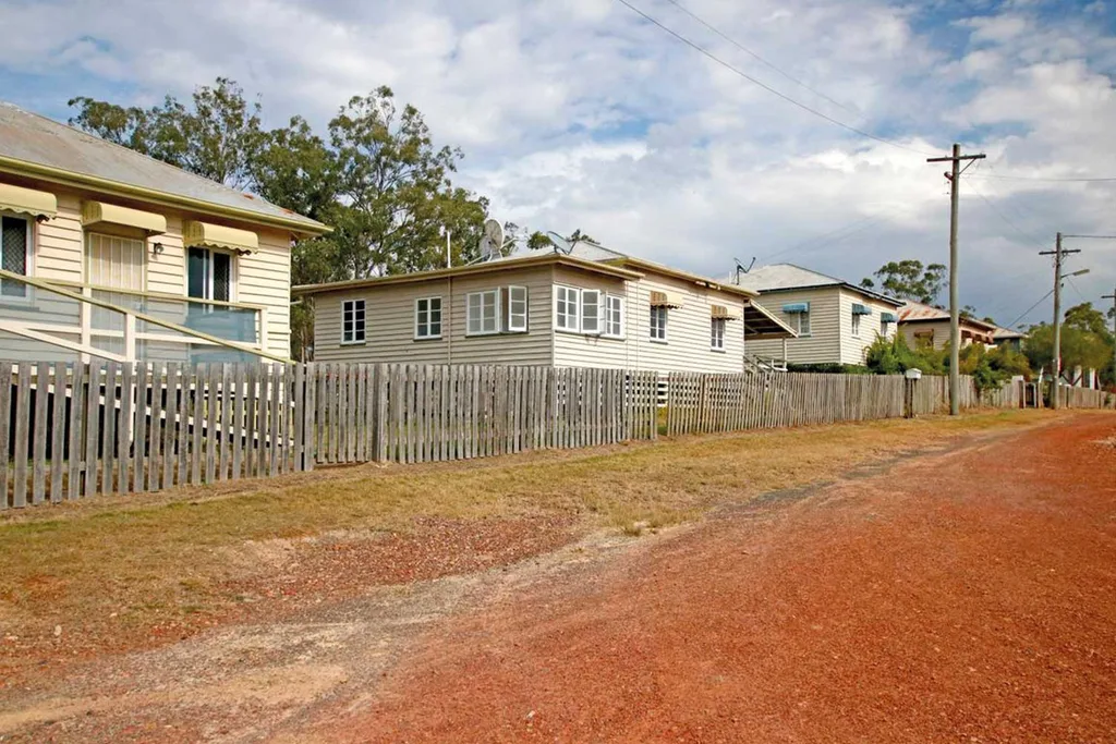 https://www.realestate.com.au/property-house-qld-monogorilby-128626854