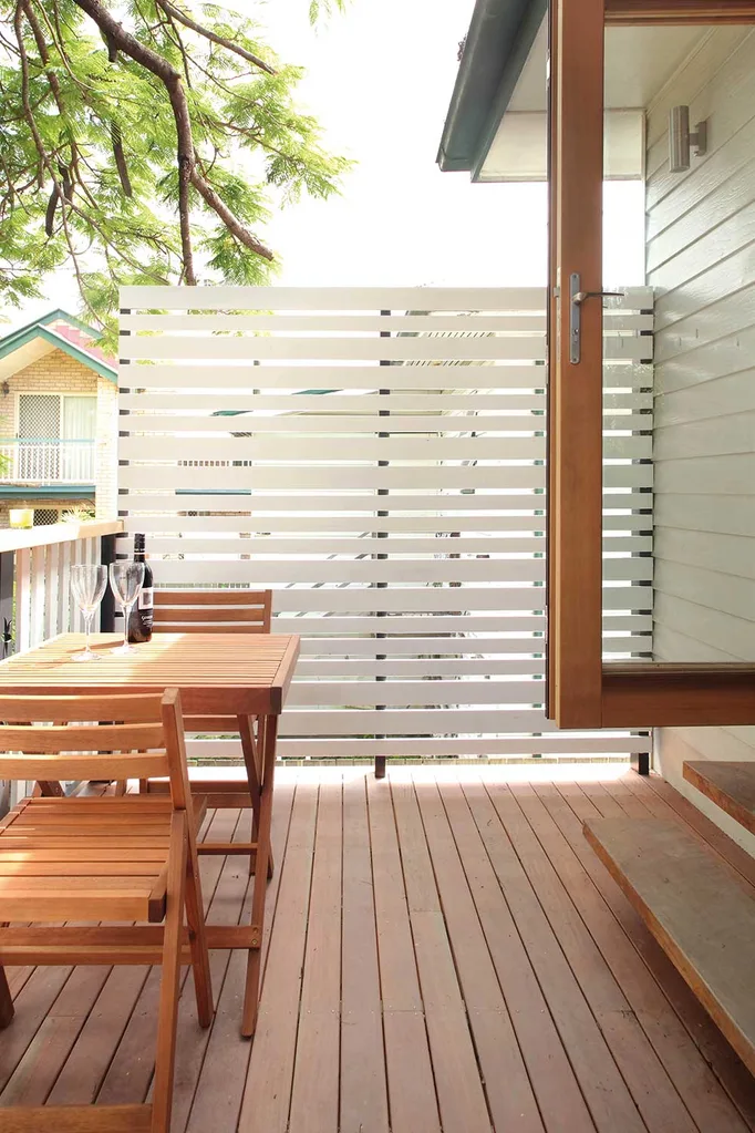 7 great ideas for using decorative outdoor screens