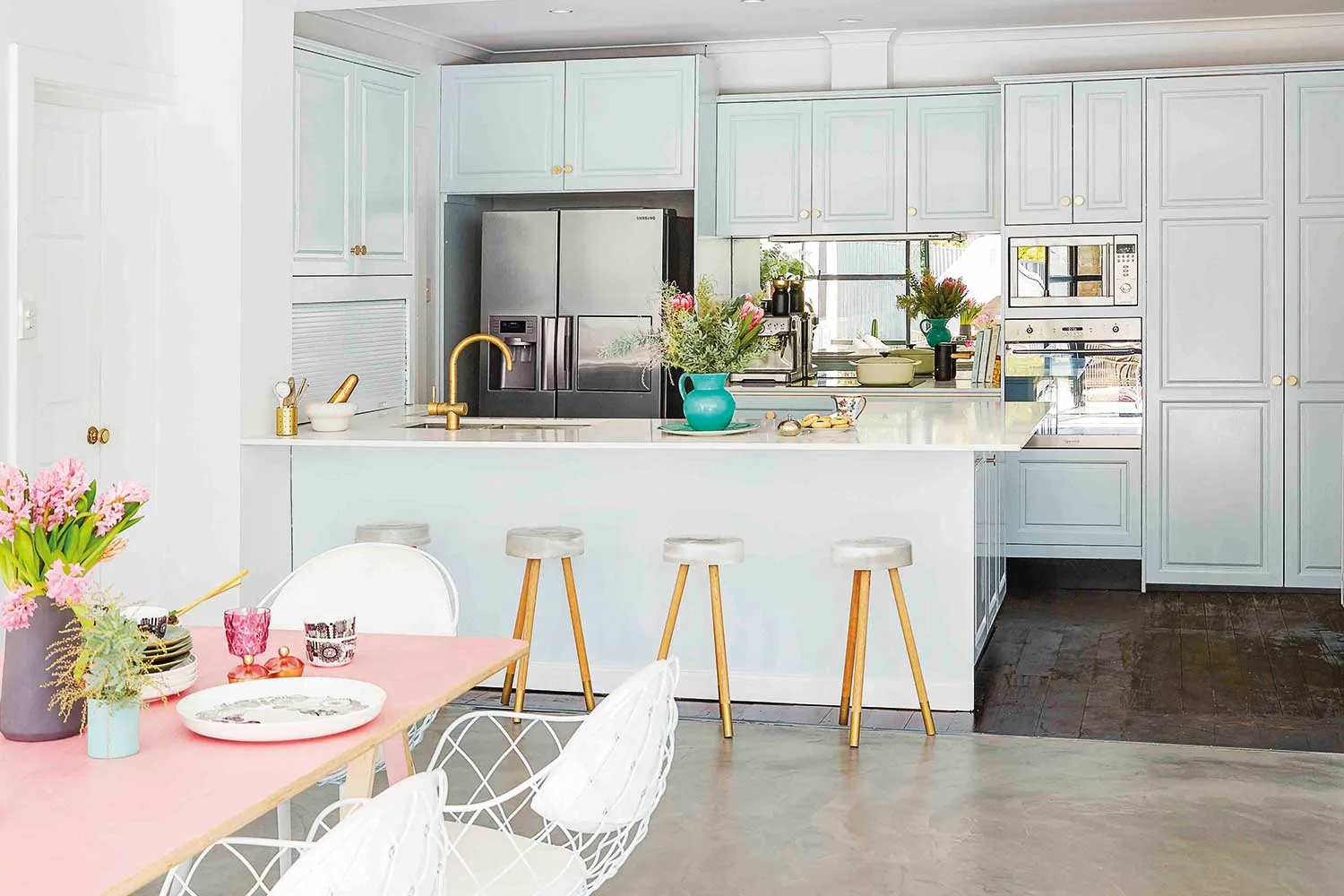 How to keep your house clean for the entire silly season