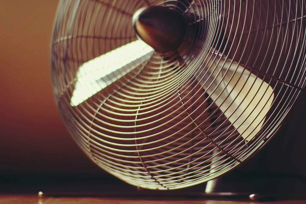 5 benefits of sleeping with the fan going